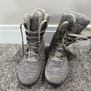 Gray Quilted Columbia Women's Winter Snow Boots